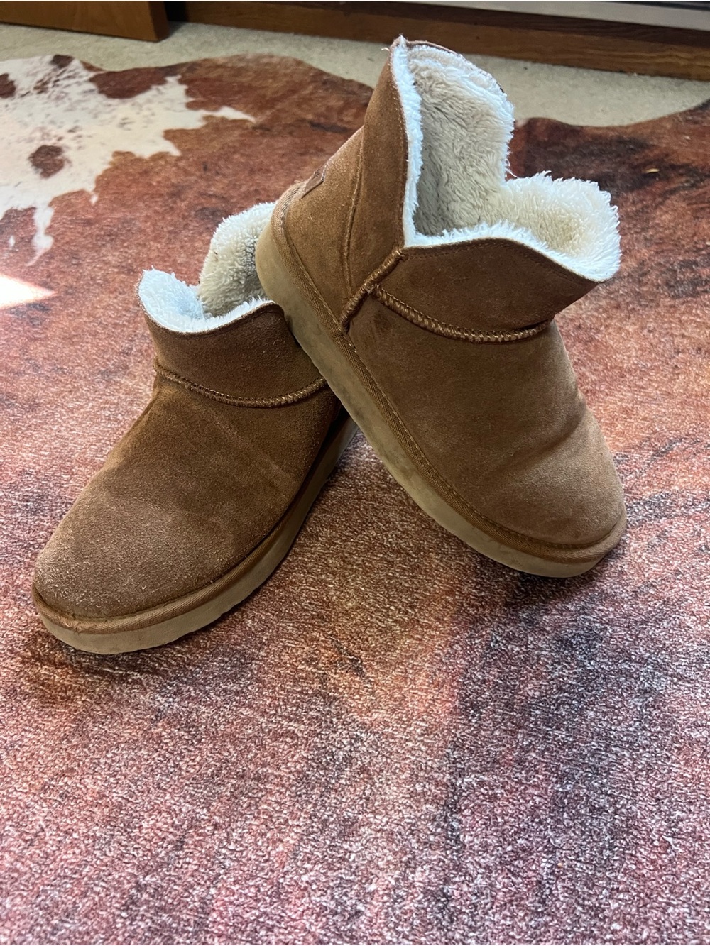 Minnetonka Chestnut Suede Faux-Fur Lined Ankle Booties